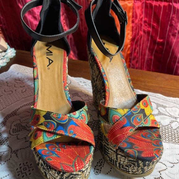 MIA Multicolor Patterned Platform Wedges - Picture 15 of 16